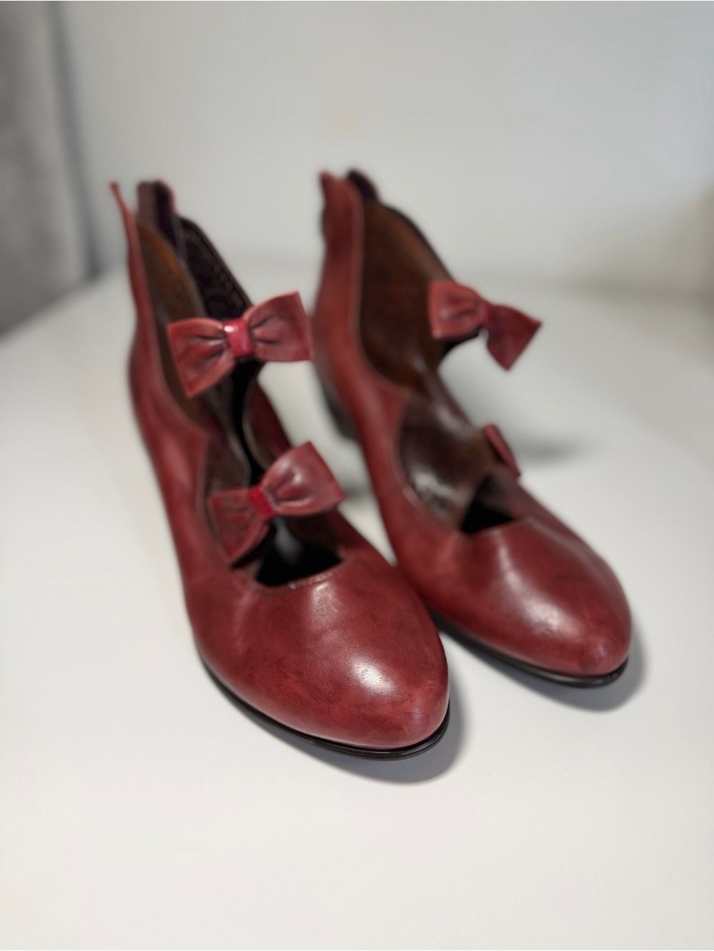 Everybody by BZ Moda Italian ankle shootie burgundy bows 42